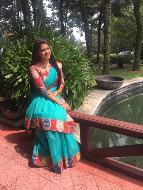 TV Actress Rachitha Mahalakshmi Photo Shoot In Blue Saree 14